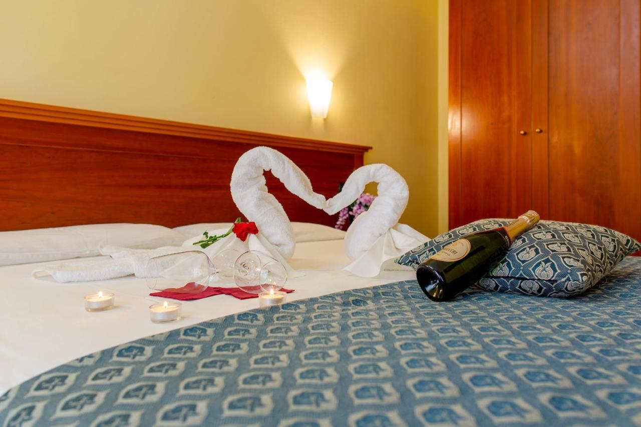 Hotel Costa D'Oro Салве Екстериор снимка